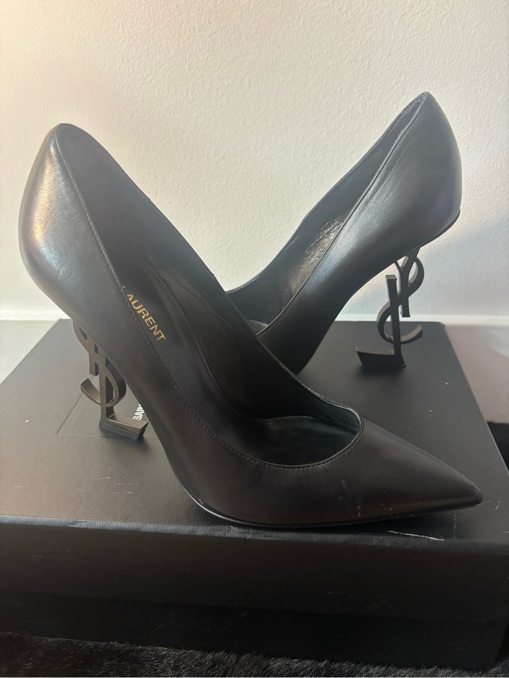 Saint Laurent Black Leather Logo-Heel Pointed Pumps